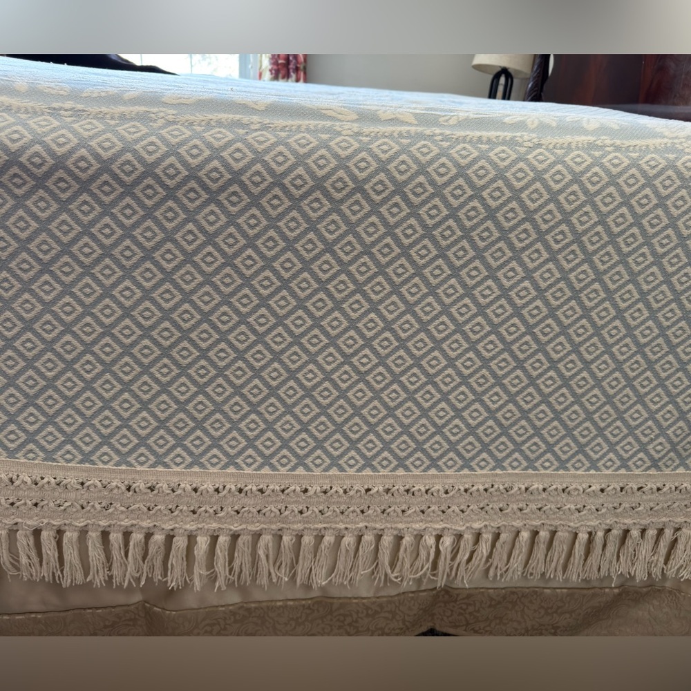 COTTON WOVEN KING BLUE CREAM 6” FRINGE MEDALLION BEDSPREAD 115x115” - Picture 3 of 8